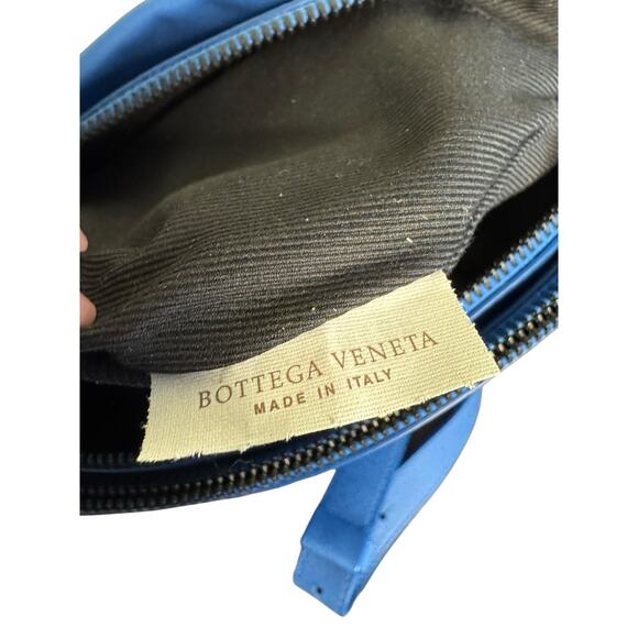 Bottega Veneta NWT Fluid Messenger Crossbody Bag in Blue - Picture 7 of 16